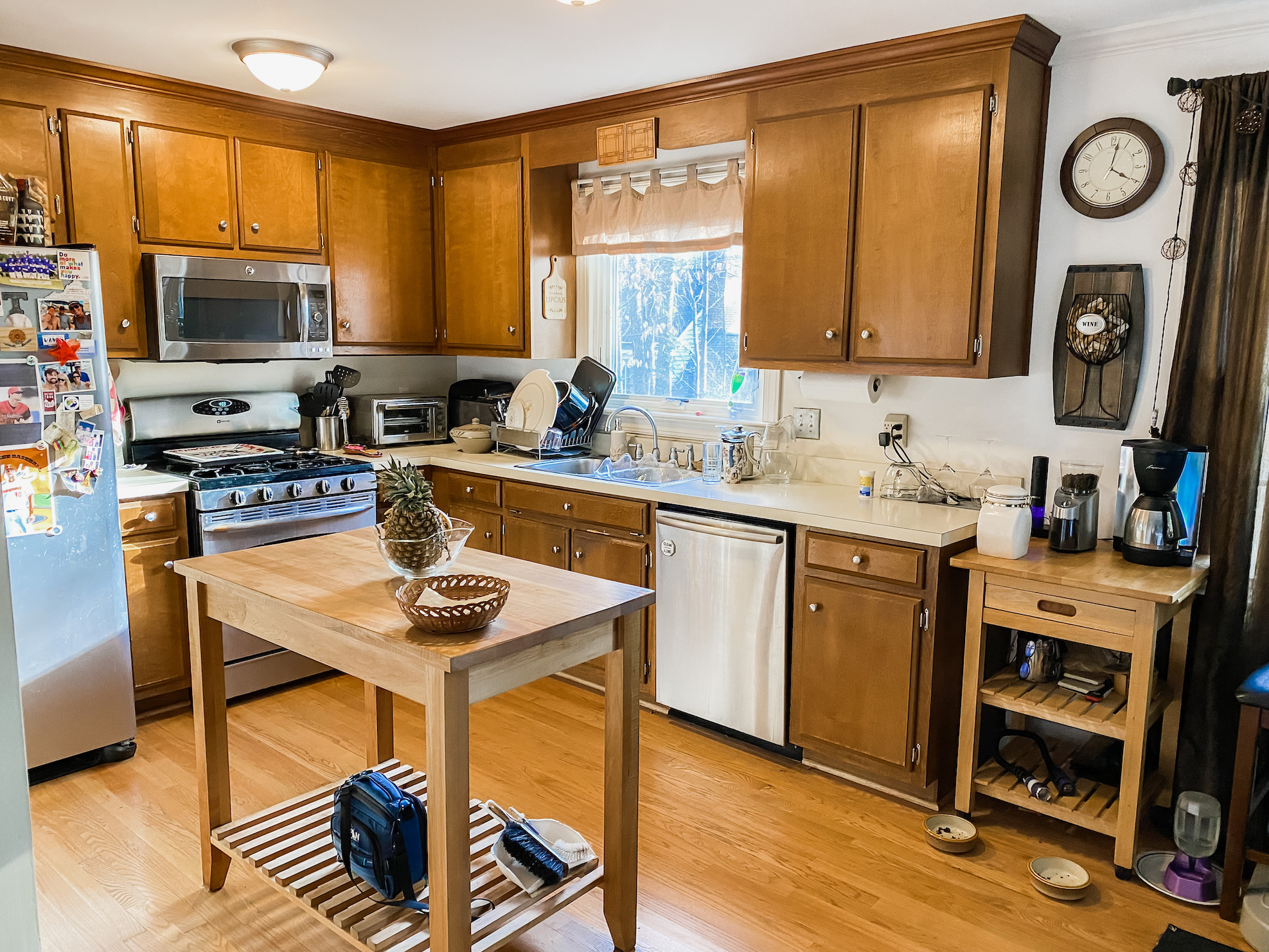 Lipcious Kitchen Remodel Before - Outdated kitchen with island